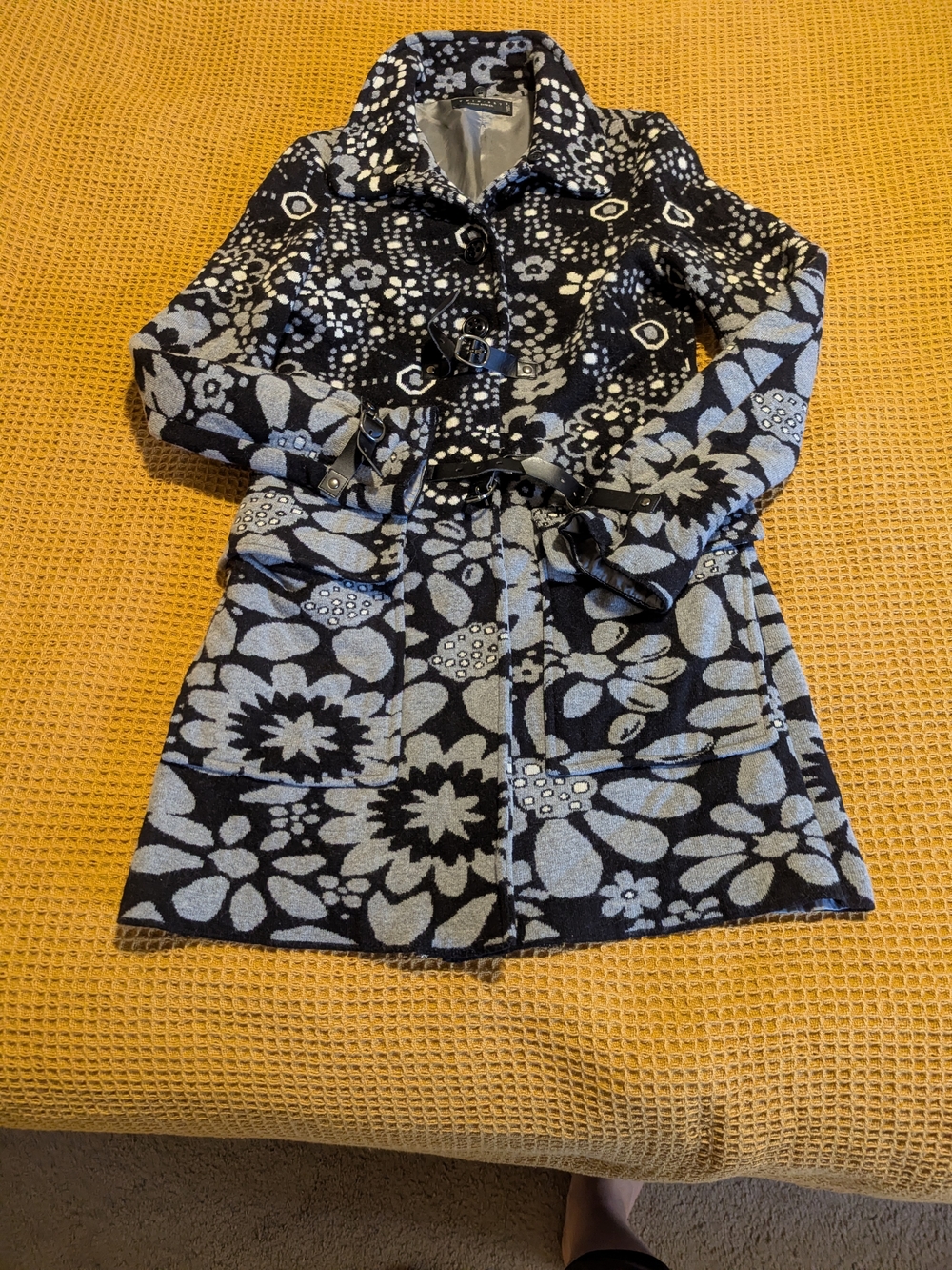 Women’s Black & Light Gray Floral Pea Coat with Belt, M